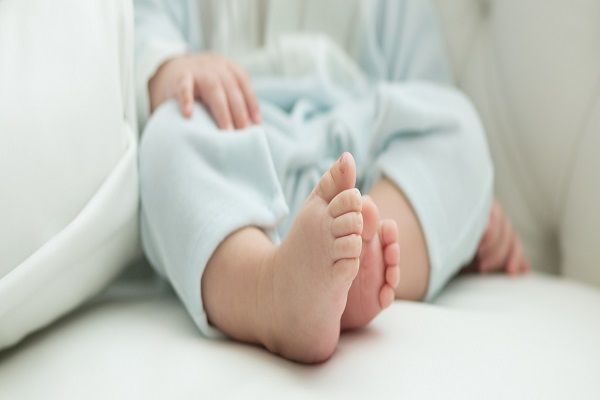 چگونه می توان انحراف پای نوزاد را تشخیص داد؟