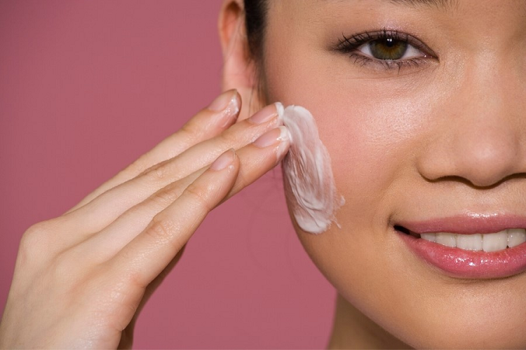 بررسی اثر مزاج بر بروز بیماری‌های پوستی در طب سنتی
