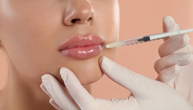 چگونگی انجام تزریق چربی به لب