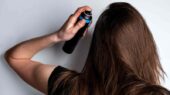 آیا شامپو خشک میتواند جایگزین شست‌ و شوی معمول موها شود؟