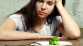 تاثیر رژیم های غذایی کم کالری بر خلق و خو