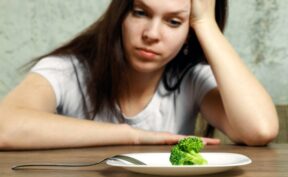تاثیر رژیم های غذایی کم کالری بر خلق و خو