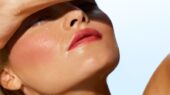 علت چرب شدن پوست صورت و روش‌ های موثر برای کنترل آن