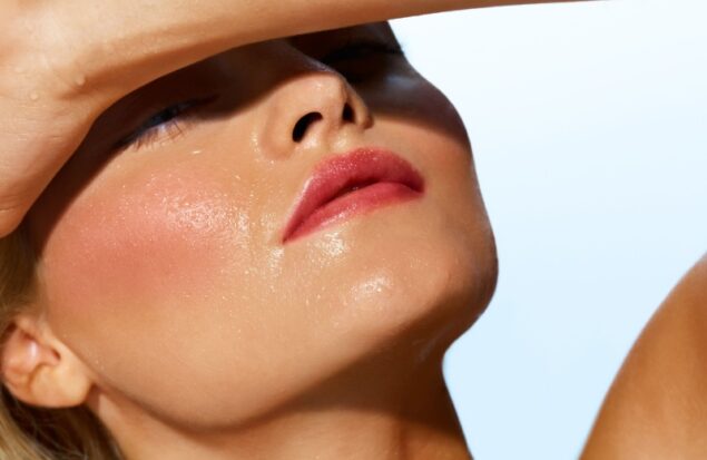 علت چرب شدن پوست صورت و روش‌ های موثر برای کنترل آن