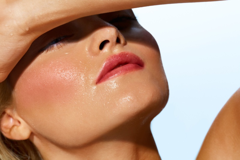 علت چرب شدن پوست صورت و روش‌ های موثر برای کنترل آن