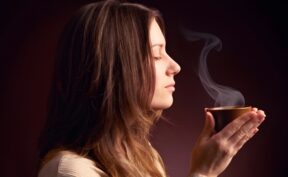 بوی قهوه حتی بدون کافئین، می‌ تواند کارایی مغز را بهبود بخشد