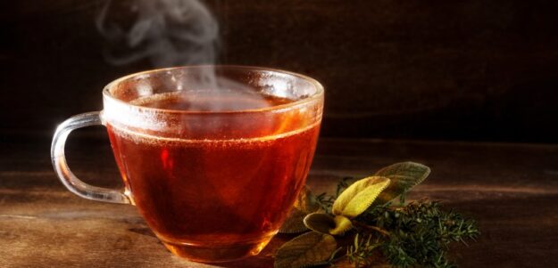 نوشیدن چای و قهوه داغ؛ خطر افزایش ابتلا به سرطان مری