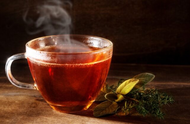 نوشیدن چای و قهوه داغ؛ خطر افزایش ابتلا به سرطان مری