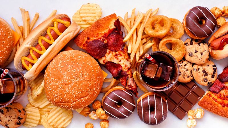 چگونه می توان حتی با مصرف غذاهای فرآوری‌ شده، کاهش وزن داشت؟
