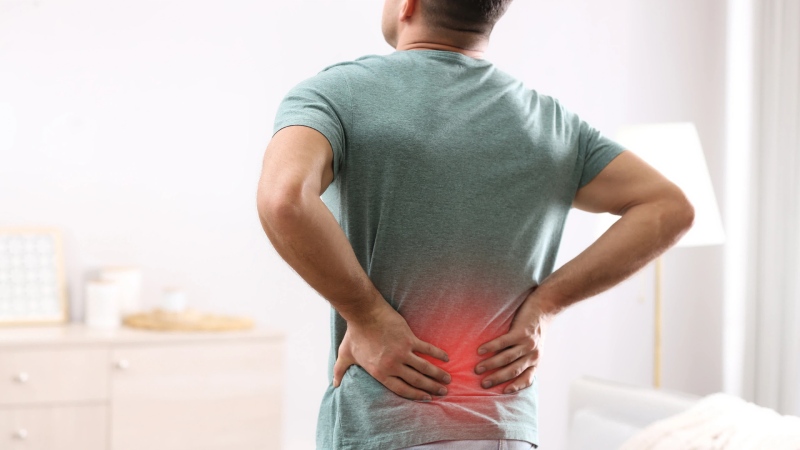 تفاوت دیسک کمر و عصب سیاتیک: علائم، دلایل و روش‌ های درمان