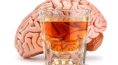 حتی کمترین میزان نوشیدن الکل خطر زوال عقل را افزایش می دهد