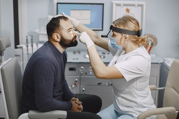 مراجعه به جراح برای بررسی وضعیت بهبودی