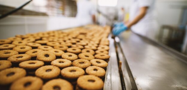 افزایش مصرف خوراکی های صنعتی و نقش آن در جهش سرطان روده در نسل های جوان