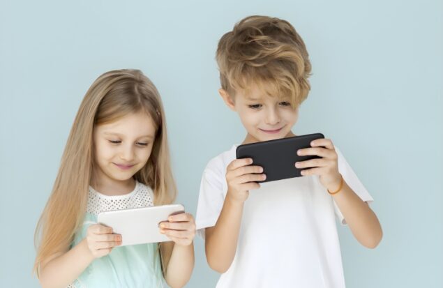 افسردگی و چاقی در کودکان: پیامدهای استفاده زود هنگام از گوشی هوشمند