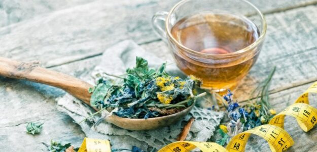 دمنوش‌ های سم‌ زدا: حقیقت، فواید و خطرات احتمالی آنها