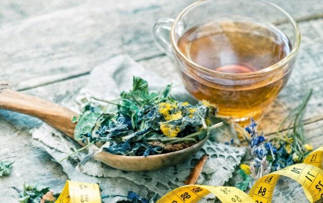 دمنوش‌ های سم‌ زدا: حقیقت، فواید و خطرات احتمالی آنها