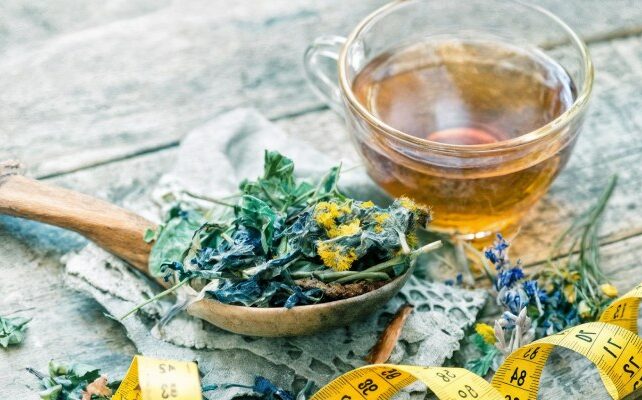 دمنوش‌ های سم‌ زدا: حقیقت، فواید و خطرات احتمالی آنها