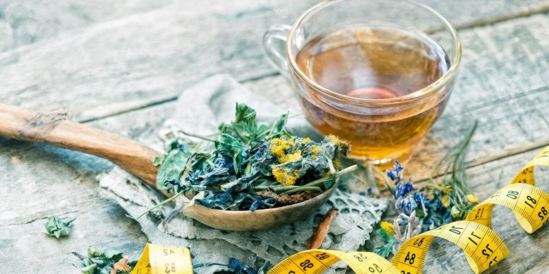 دمنوش‌ های سم‌ زدا: حقیقت، فواید و خطرات احتمالی آنها