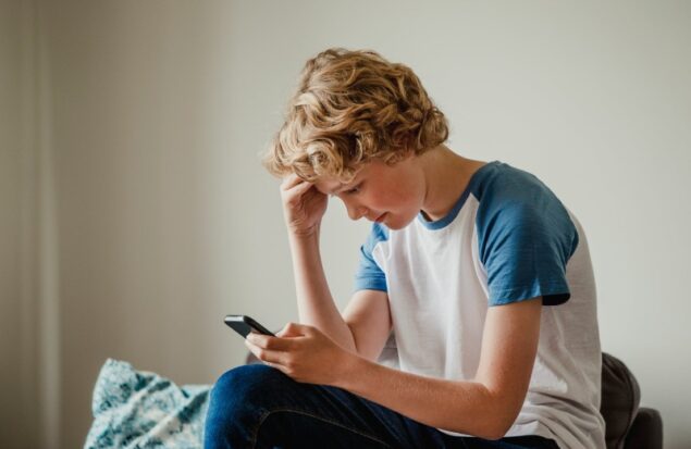 هوش مصنوعی جایگزین حمایت روانی نوجوانان شده است؛ بررسی یک روند نگران کننده