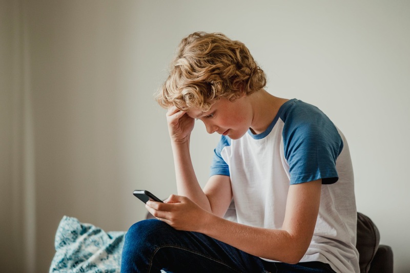 هوش مصنوعی جایگزین حمایت روانی نوجوانان شده است؛ بررسی یک روند نگران کننده