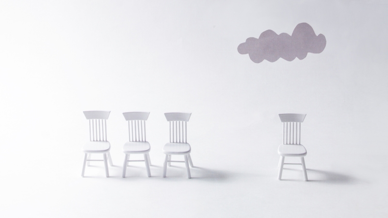 همه چیز درباره‌ درونگرایی: ویژگی‌ ها، دلایل، مزایا و راهکارها