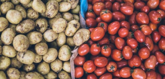 چرا هیچ‌ گاه نباید سیب‌ زمینی و گوجه فرنگی را کنار یکدیگر نگهداری کرد؟