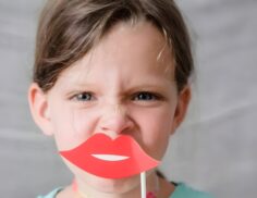 چگونه با فحاشی و بدرفتاری کودکان برخورد کنیم؟