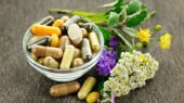 داروهای طب سنتی چگونه تولید می شوند؟ نگاهی به فرآیند ساخت و نظارت بر داروهای گیاهی در ایران