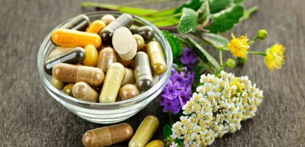 داروهای طب سنتی چگونه تولید می شوند؟ نگاهی به فرآیند ساخت و نظارت بر داروهای گیاهی در ایران