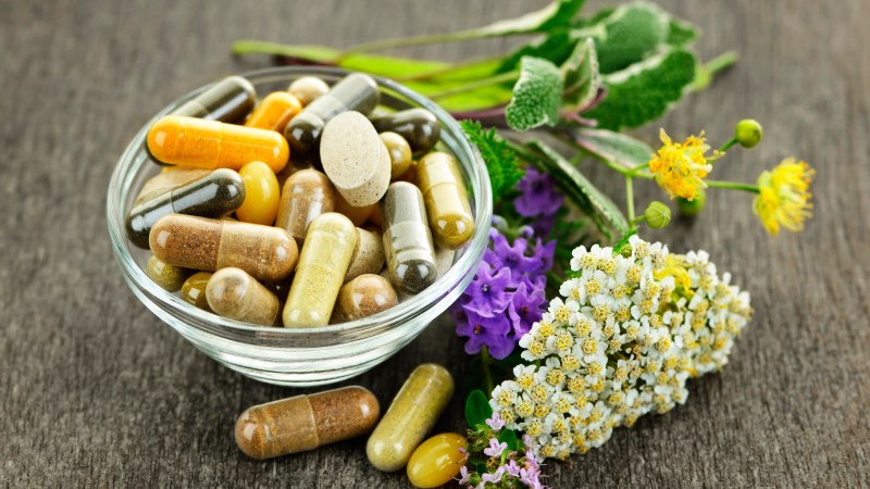 داروهای طب سنتی چگونه تولید می شوند؟ نگاهی به فرآیند ساخت و نظارت بر داروهای گیاهی در ایران