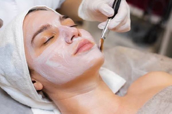 آموزشگاه حرفه ای فیشیال در غرب تهران | آکادمی رویا هرندی