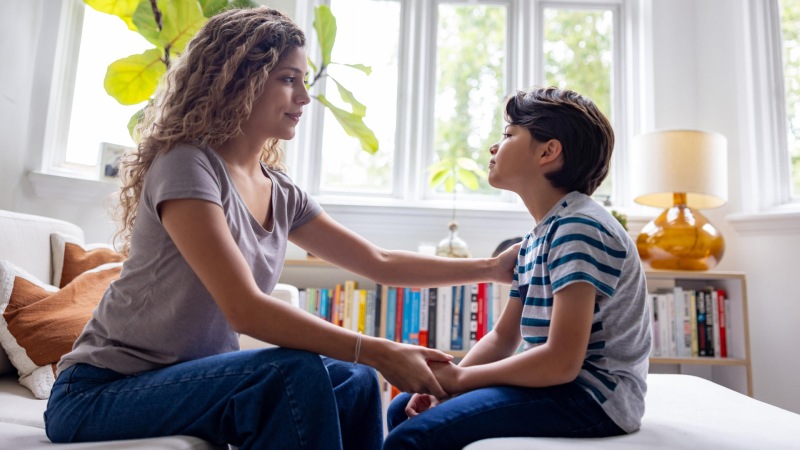 تربیت کودک بدون تنبیه و فریاد؛ چگونه رفتارهای نامناسب کودک را اصلاح کنیم؟