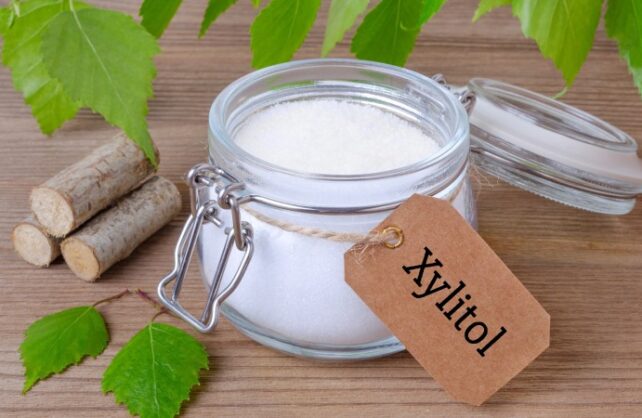 زایلیتول چیست؟ آیا این شیرین کننده جایگزین قند خطر سکته و حمله قلبی را افزایش می دهد؟